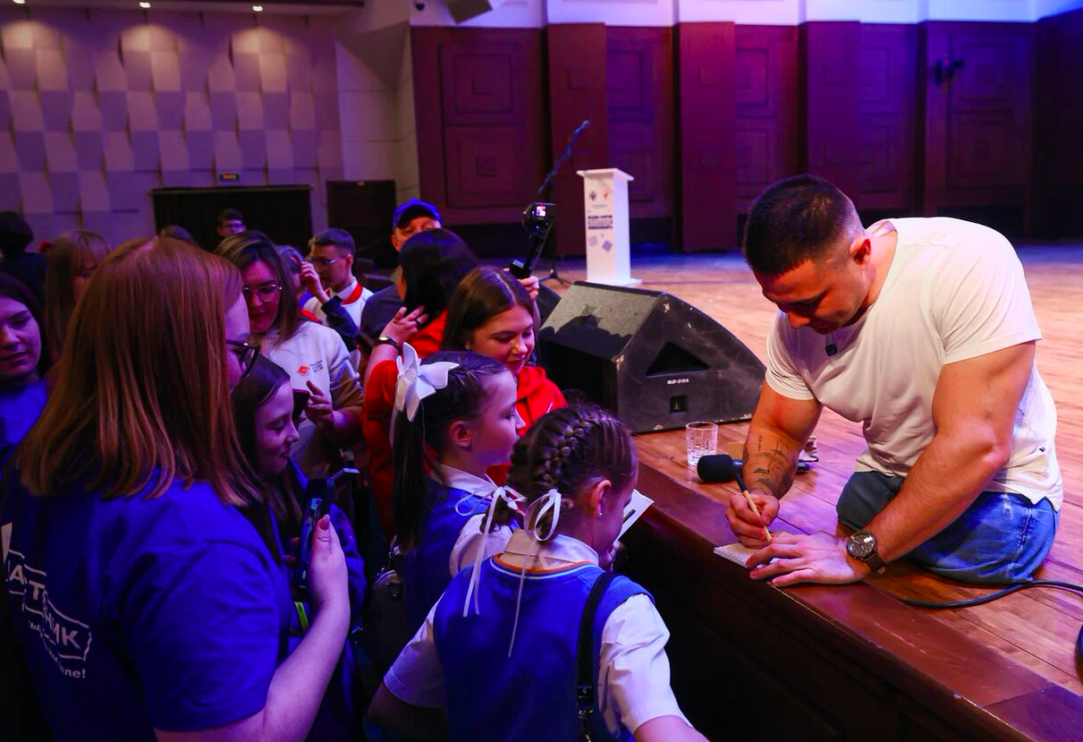 Фото Блогер-миллионник, интервью юнкоров и борьба с фейками. Как в Новосибирске прошёл крупнейший молодёжный медиафорум – ФОТОРЕПОРТАЖ 38 - Сиб.ФМ Фото Блогер-миллионник, интервью юнкоров и борьба с фейками. Как в Новосибирске прошёл крупнейший молодёжный медиафорум – ФОТОРЕПОРТАЖ 38